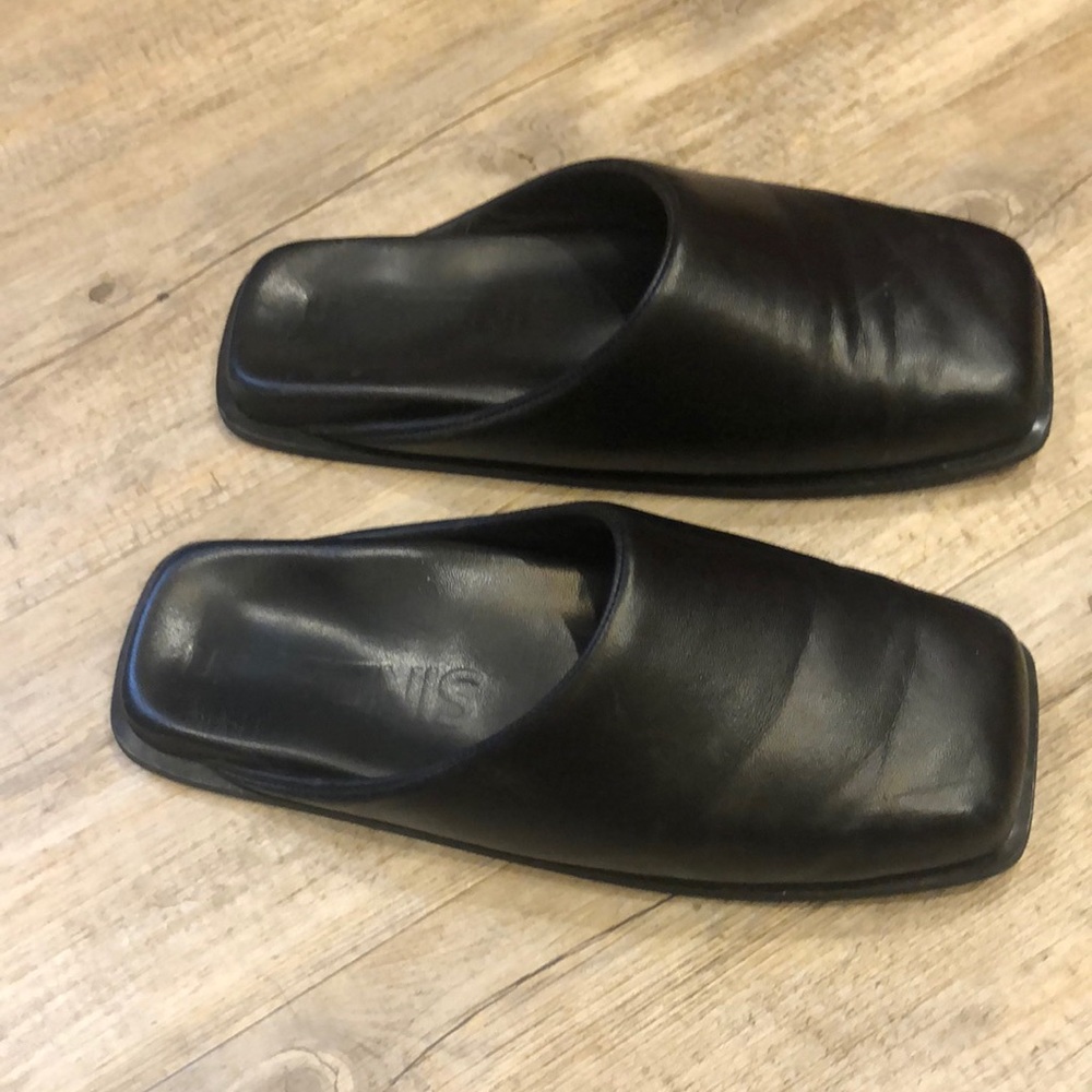 Sinobi black mules fits size W11, M9 or EU42 INCLUDES Sinobi backpack!